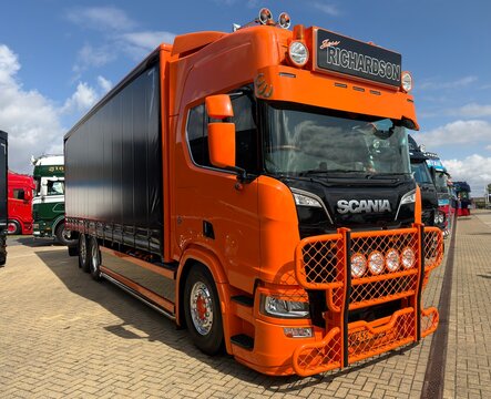A custom 2023 Scania R530 V8 "Wagon & Drag" rigid truck, operated by Richardson Transport. Harrogate, Yorkshire, England, UK. August 2026. 