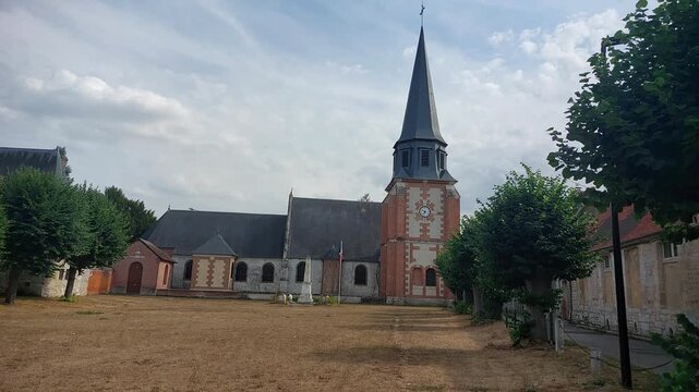 Eglise Sainte-C&eacute;cile d'Acquigny. C'est un &eacute;difice religieux catholique du XVIe si&egrave;cle transform&eacute; dans le style baroque normand au XVIIIe si&egrave;cle, situ&eacute; dans le d&eacute;partement de l'Eure