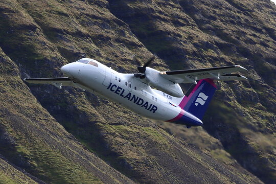 TF-FXH, Icelandair, Bombardier DHC-8-202 Dash 8 Q200, departing Isafjordur Airport, Iceland