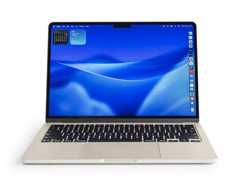 A 13-inch MacBook Air with an M5 chip in Starlight
