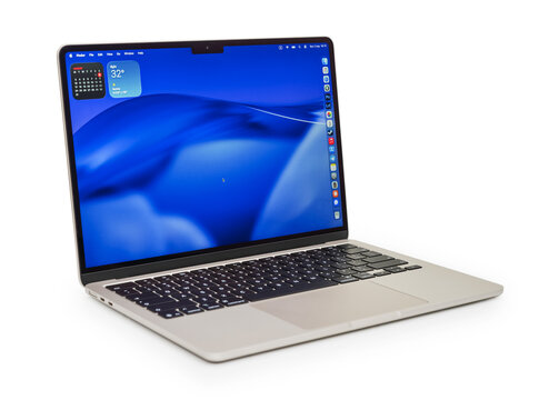 A 13-inch MacBook Air with an M5 chip in Starlight