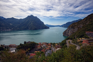Il lago d'Iseo è uno splendido e tranquillo lago glaciale situato nella regione Lombardia, nell'Italia settentrionale. © Ivan