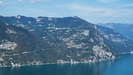 Il lago d'Iseo è uno splendido e tranquillo lago glaciale situato nella regione Lombardia, nell'Italia settentrionale. © Ivan