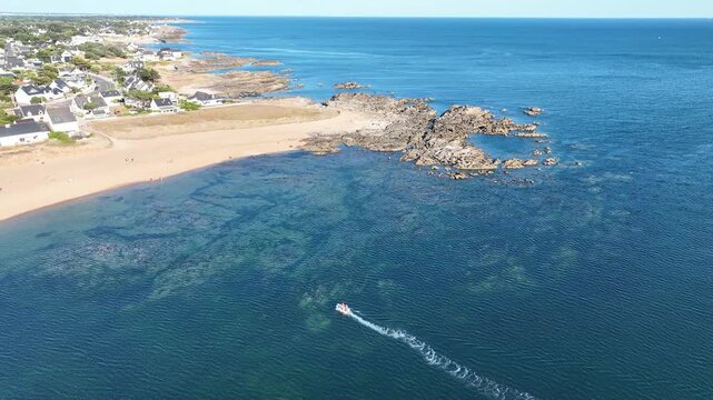 survol de la presqu'ile du Croisic, des plages de Batz-sur-mer et les marais salants de Gu&eacute;rande