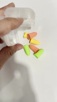 Tapones de o&iacute;dos antirruido de silicona reutilizables y moldeables ear plug ruido multicolor y caja