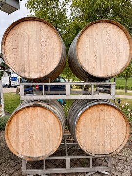 Weinf&auml;sser aus Holz.