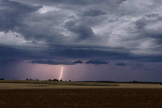Impact de foudre ramifi&eacute; lors de l'orage du 24 ao&ucirc;t en Loir-et-Cher avec une superbe structure