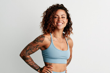 Naklejka premium Athletic woman with visible tattoos in sportswear confident