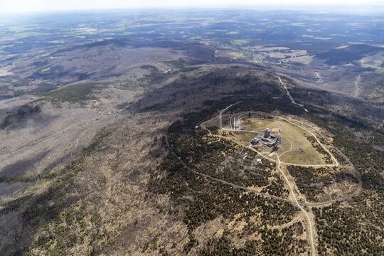 Brocken, summit, national park, nature, Harz, forest, environment, outdoor, wilderness, Hochharz, core zone, rock, plateau, tourism, travel, hiking, northern Germany, weather, DWD, weather service, mountain, travel, mast, transmission mast, aerial photograph, aerial photo, forest dieback, bark beetle, Saxony-Anhalt, Germany