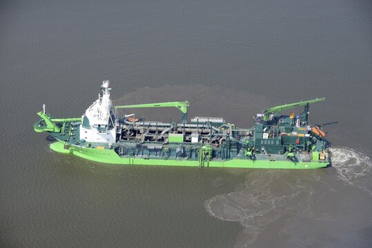 Suction dredger Scheldt River on the Elbe, Belgian hold suction ship, Hamburg, Schleswig-Holstein, Germany