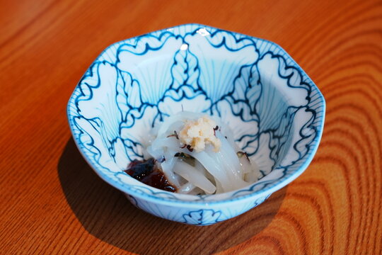 Ika Somen, Fresh Japanese Raw Squid Sashimi - 日本料理 イカ素麺 日本の新鮮な生イカの刺身