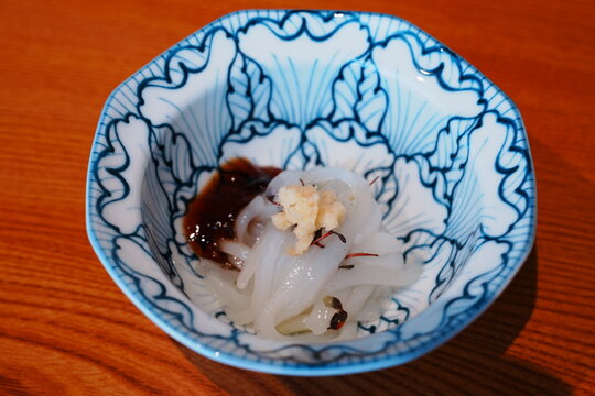 Ika Somen, Fresh Japanese Raw Squid Sashimi - 日本料理 イカ素麺 日本の新鮮な生イカの刺身