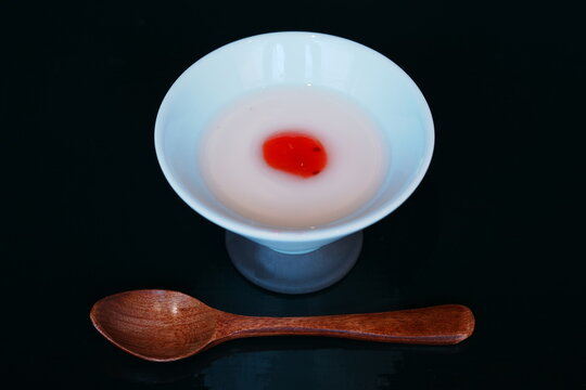 Annin tofu or almond jelly topped with strawberry sauce in a glass bowl, sweet dessert - 中華スイーツ 苺ソースがかかった杏仁豆腐