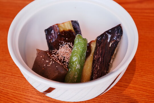 Miso Dengaku Eggplant, Traditional Japanese Food - 日本料理 茄子の味噌田楽 日本の伝統的な和食料理
