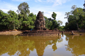 Obraz premium Ancient Neak Pean Temple Sanctuary Reflected in Central Sacred Pond, Siem Reap, Cambodia