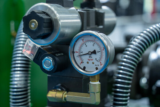 Pneumatic Pressure Regulator with Gauge for Industrial Equipment