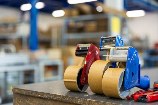 Industrial handheld tape dispenser guns