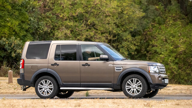 Milton Keynes,UK - Aug 22nd 2026: 2013 land Rover Discovery car driving on a British road