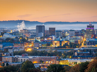 Fototapeta premium Chattanooga, Tennessee, USA downtown city skyline at dusk 241