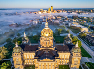 Des Moines, Iowa, USA with the Capitol Building on a misty morning 376 © Richard Kovacs photo