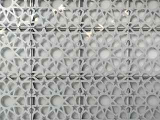 Fototapeta premium White Islamic Geometric Pattern Decorative Wall with Star and Circle Motifs
