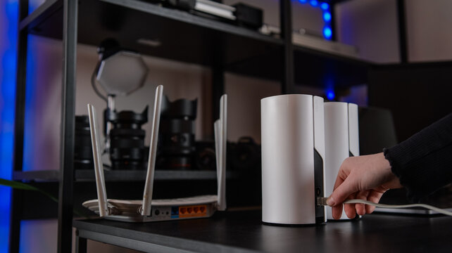 Setting up a modern mesh Wi-Fi system next to an older router