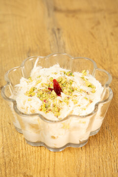 Dessert libanais sucr&eacute; avec pistaches et sirop