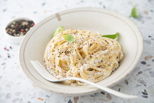 Alfredo pasta with black pepper