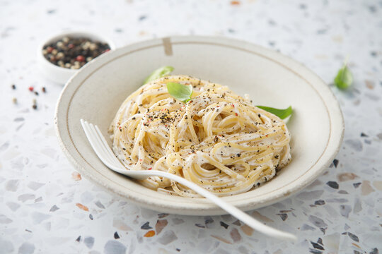 Alfredo pasta with black pepper
