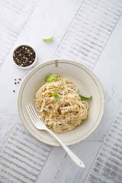 Alfredo pasta with black pepper