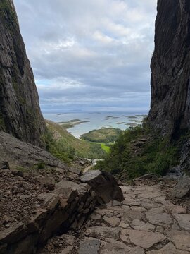 Torghatten hike