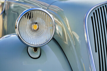 Headlight of a historic car © Dirk70