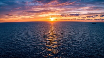Obraz premium Vibrant Ocean Sunset with Reflective Waters.