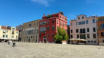 Obraz premium Venice Italy scenic canals, gondolas and historic architecture in the heart of Venice
