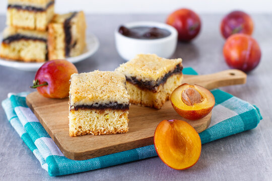 Plum jam sheet cake with crumble