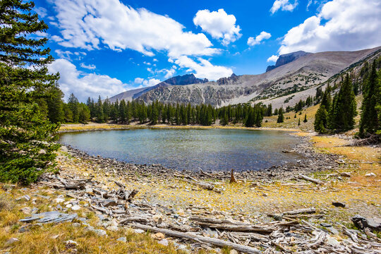 Stella Lake sunny panoramic view in Great Basin