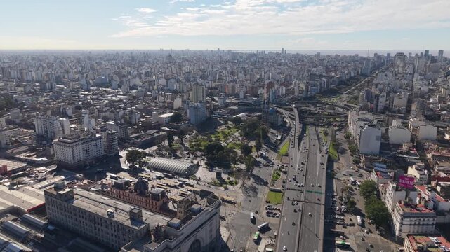 Estaci&oacute;n Plaza Constituci&oacute;n, terminal ferroviaria de la L&iacute;nea Roca y Monumento Hist&oacute;rico Nacional en Buenos Aires, Argentina