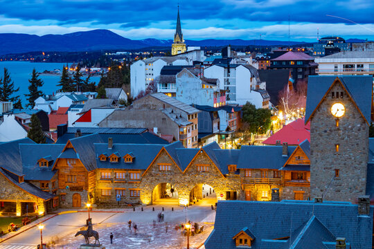anoitecer azul na cidade de  Bariloche Argentina