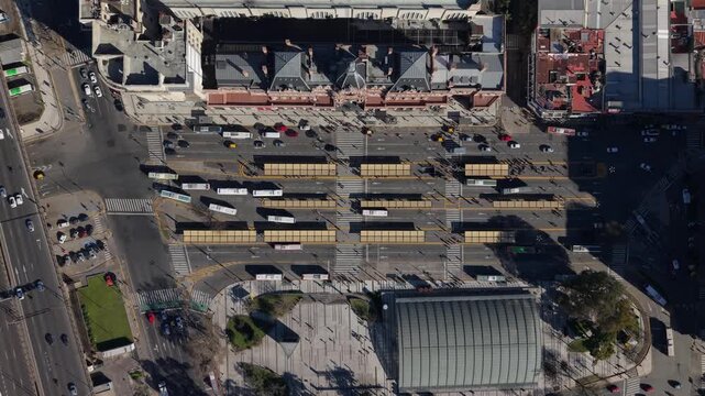 Estaci&oacute;n Plaza Constituci&oacute;n, terminal ferroviaria de la L&iacute;nea Roca y Monumento Hist&oacute;rico Nacional en Buenos Aires, Argentina