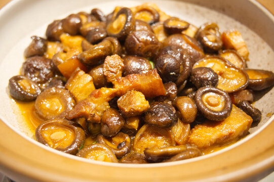 キノコと豚肉炒め