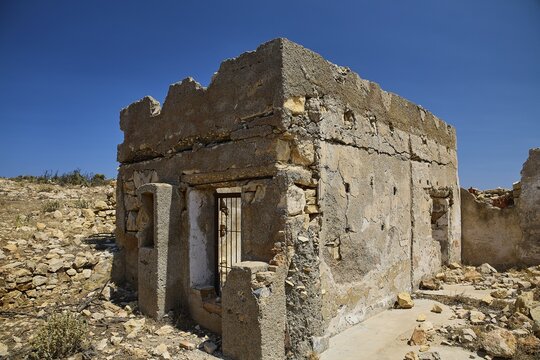 Old, dilapidated stone building, Lost Place, Air Defence Position, Aerophone, Parabolic Acoustic Mirror, Patella Mountain, WW2, west of Lakki, Leros, Dodecanese, Greek Islands, Greece