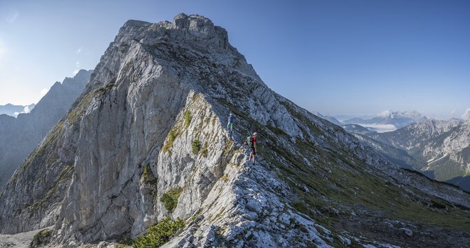 Hikers on a Grade, Rocky Mountains and Scree, Hike to the Hochkalter, Berchtesgaden Alps, Berchtesgadener Land, Upper Bavaria, Bavaria, Germany