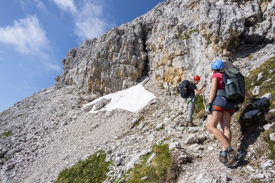 Two mountaineers on a hiking trail, Via Ferrate Benini via ferrata, Brenta Mountains, Brenta-Adamello Natural Park, Trentino, Italy