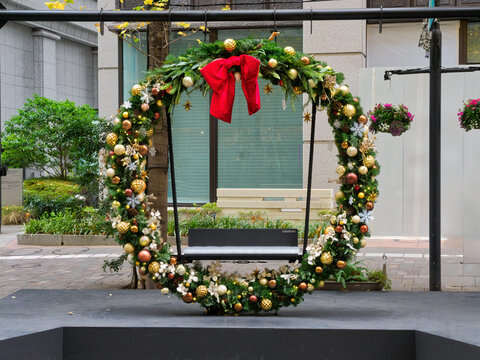 丸の内のクリスマスリース
