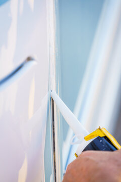 Applying silicon on caravan body