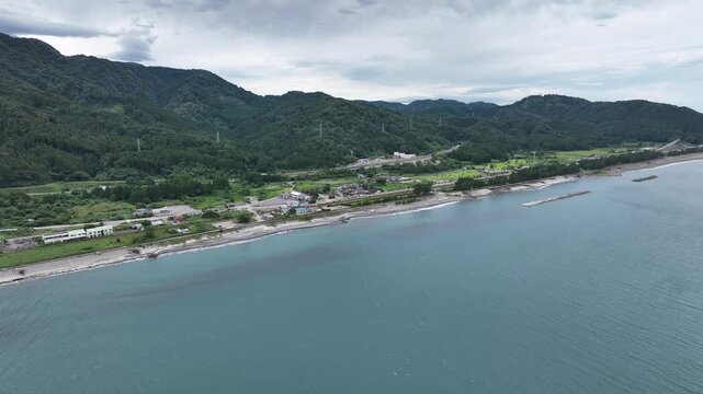 8月下旬となり夏も終わりの富山県朝日町宮崎海岸周辺の風景