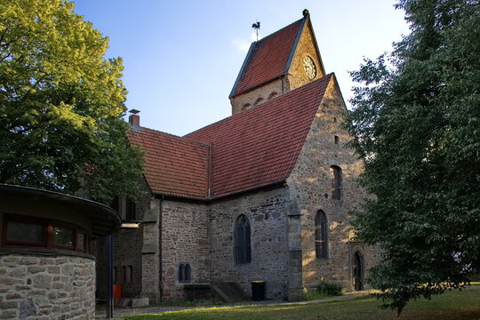 St.-Peter-und-Pauls-Kirche in Veltheim