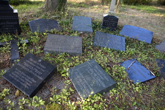 Alter Friedhof in Veltheim