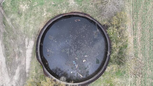 Manure storage tank lagoon pit submerged slurry collect and store liquid livestock pollution contamination groundwater solid waste bedding straw or corn stalks stored pile stinking unpleasant smell