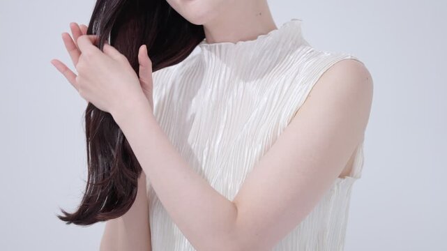 髪の毛が綺麗なロングヘアの女性